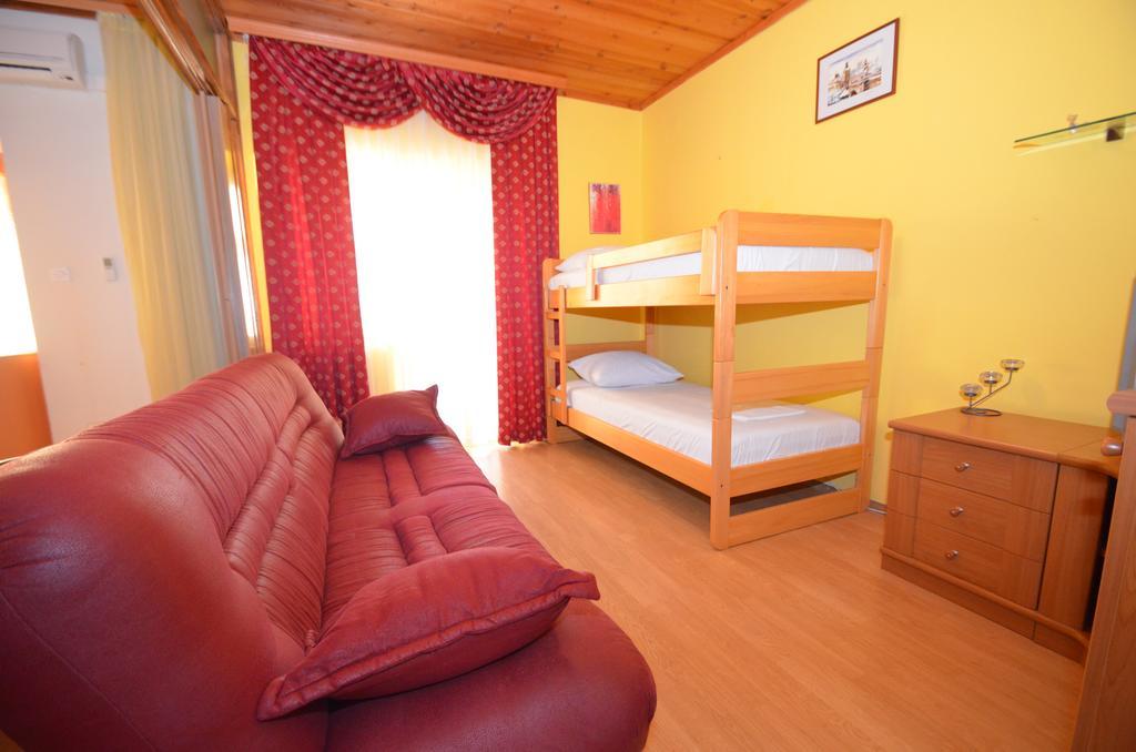 Apartments Europa Starigrad Paklenica Zimmer foto