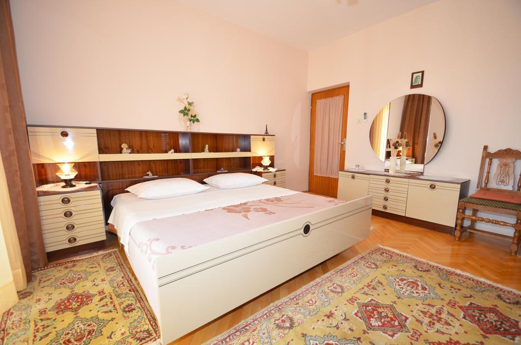 Apartments Europa Starigrad Paklenica Zimmer foto