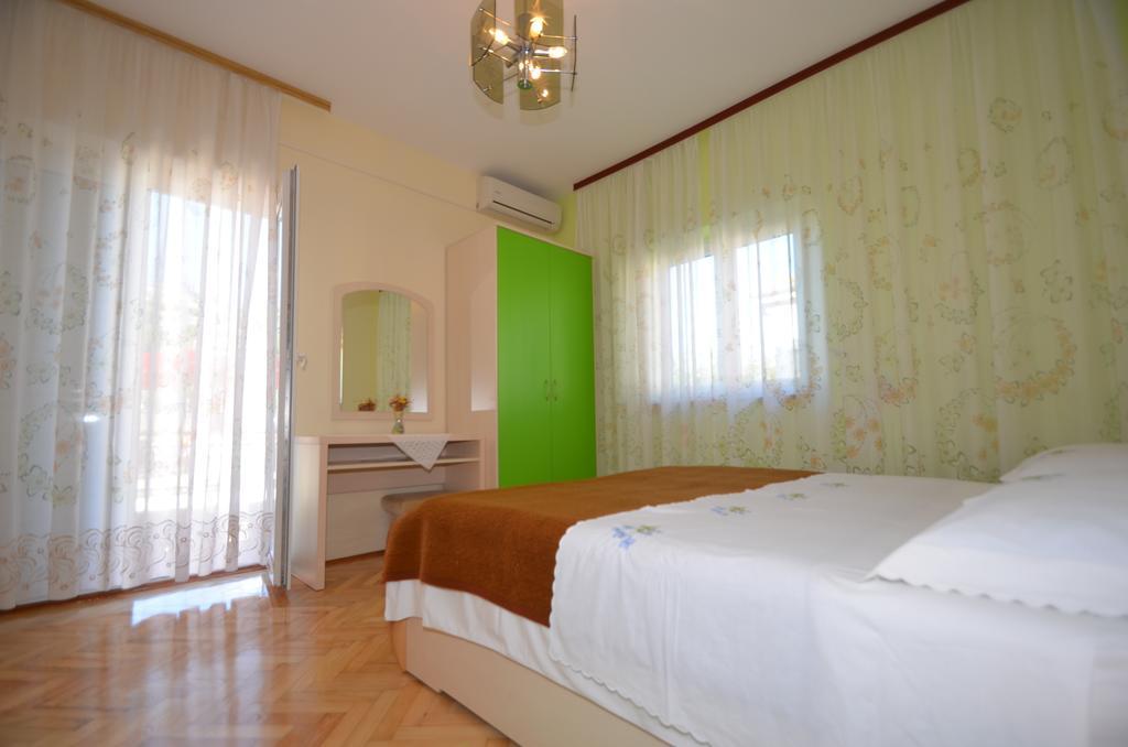 Apartments Europa Starigrad Paklenica Zimmer foto