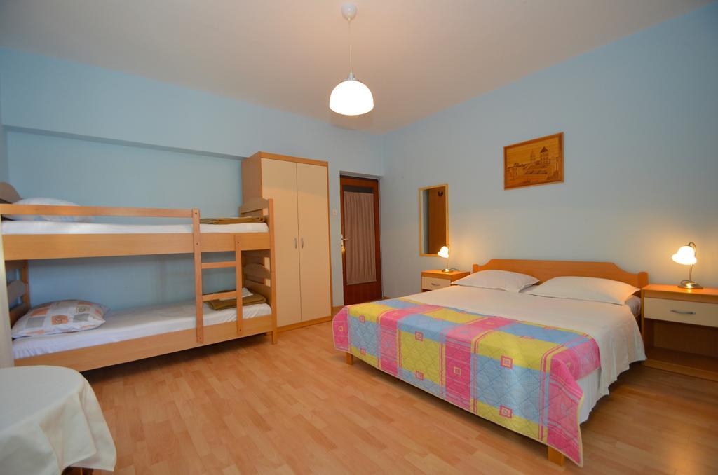 Apartments Europa Starigrad Paklenica Zimmer foto