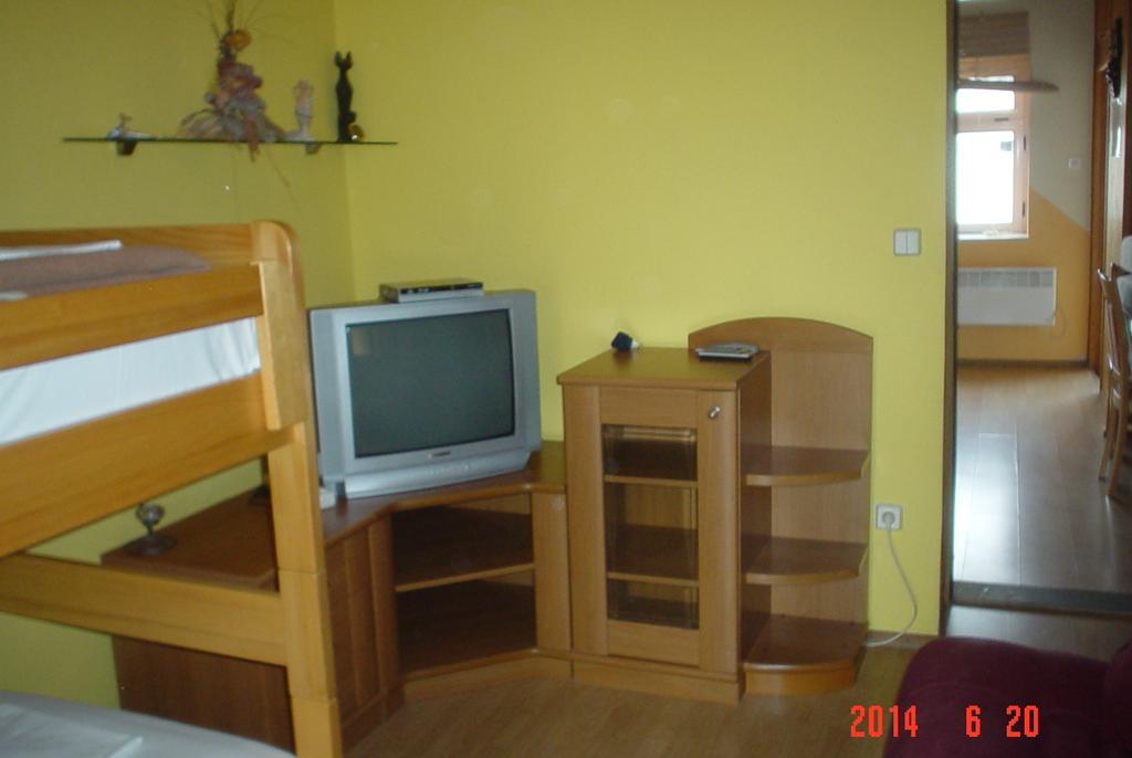 Apartments Europa Starigrad Paklenica Zimmer foto